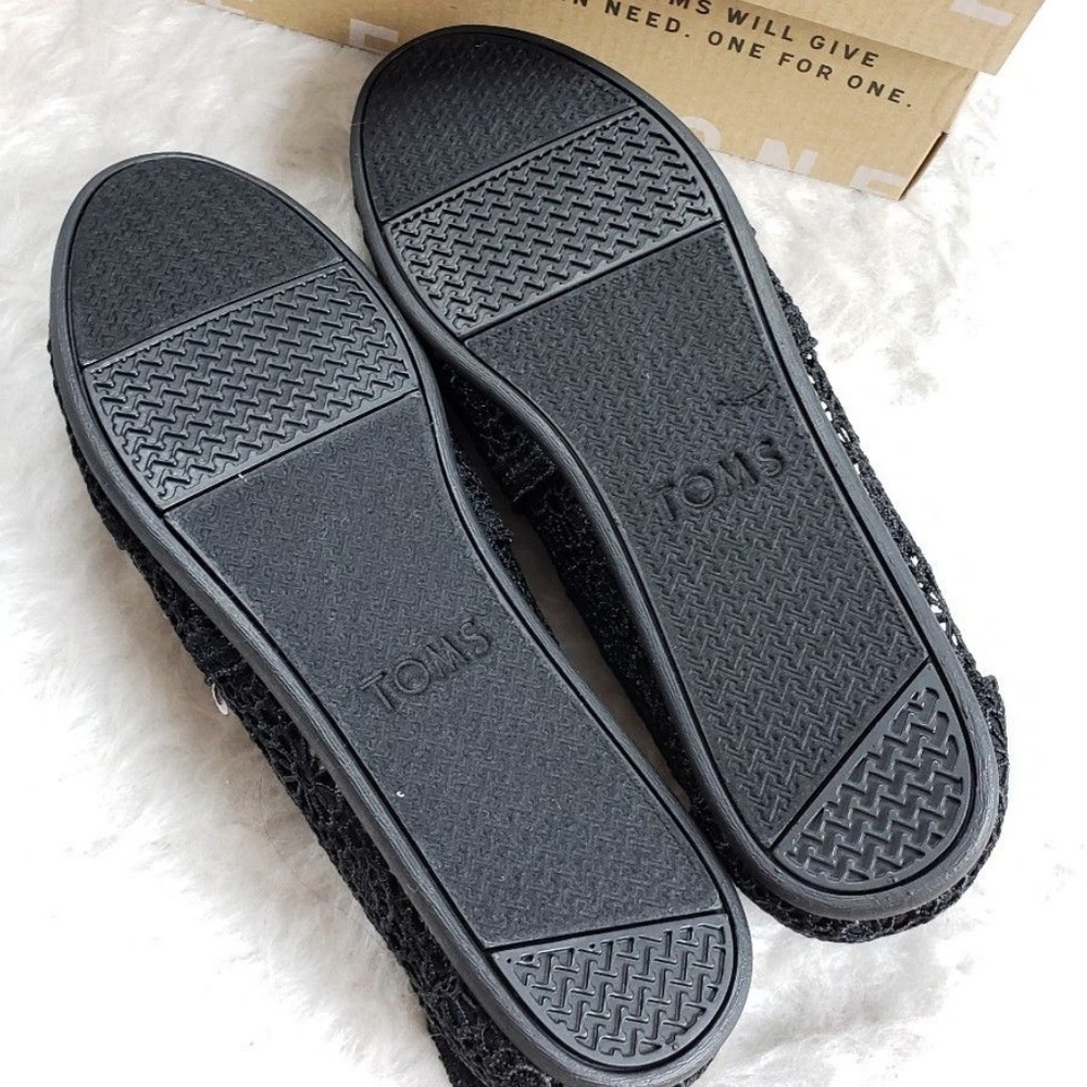 ⛔Toms Black Classic Moroccan Crochet Slip On - Picture 5 of 7
